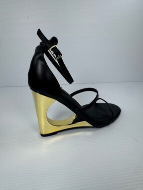 Azalea Wang AYYAR Black Gold Sculptural Wedge Heels Sandals Size 7 7.5 8 NIB